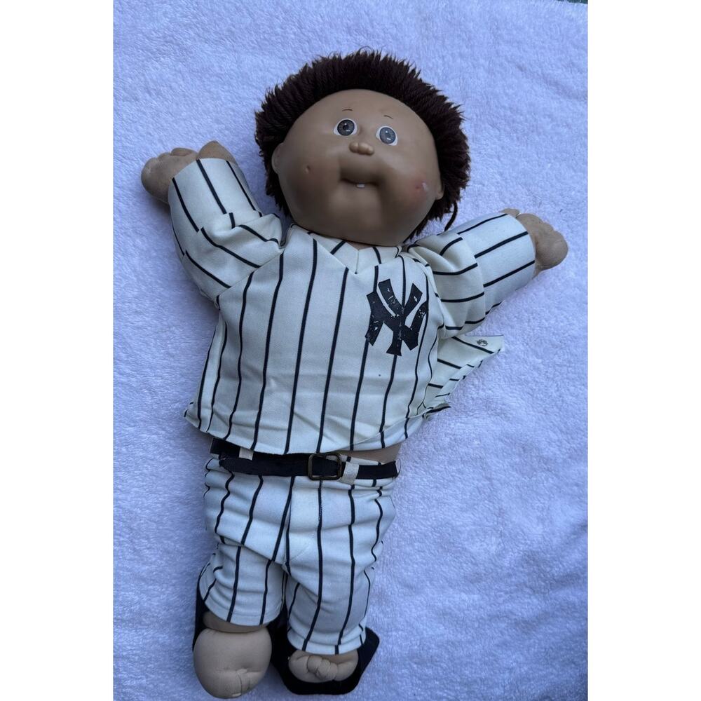 Vintage 1982 Cabbage Patch Kids Doll MLB All Star NY Yankees Brown boy baseball